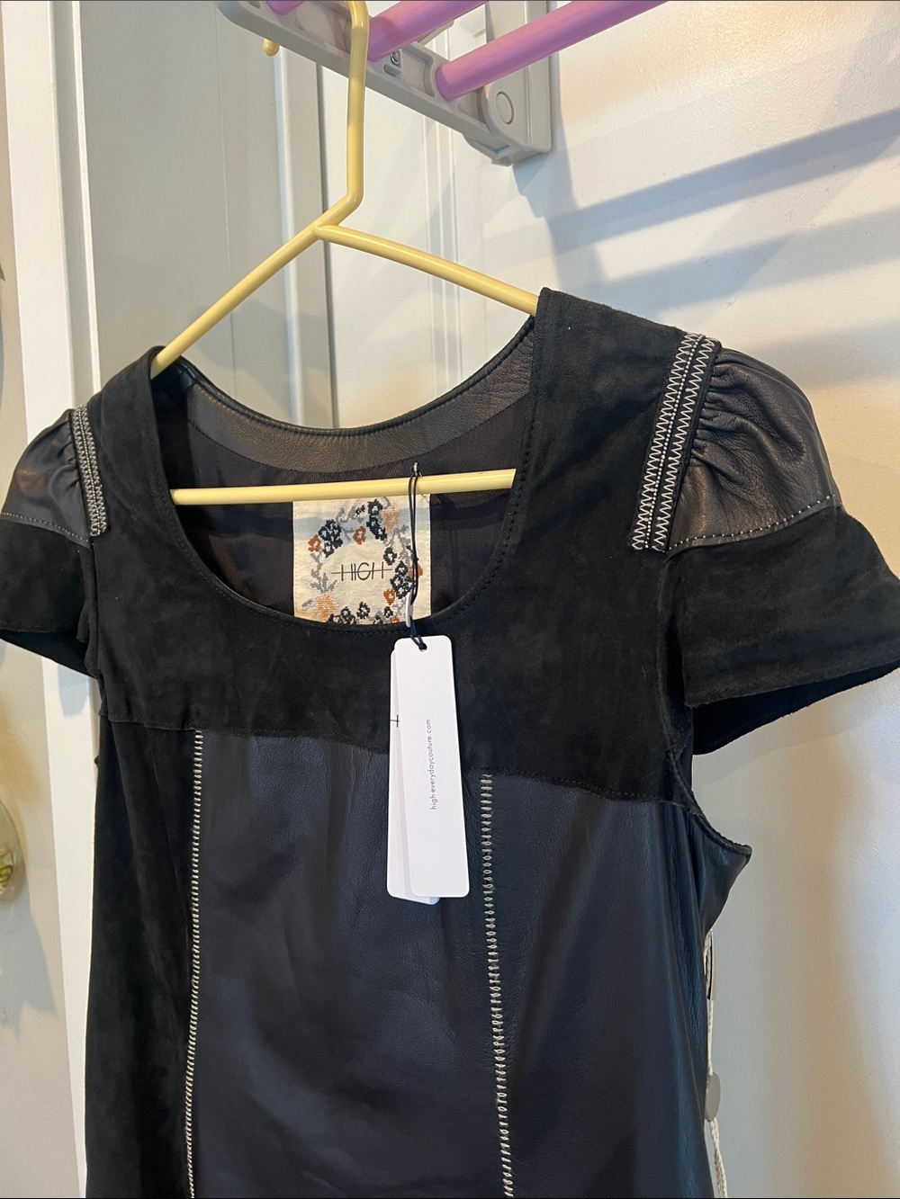 Designer Quiet LuxuryBlack Mixed Media Midi Dress with Short Sleeves and Pockets - Picture 4 of 15